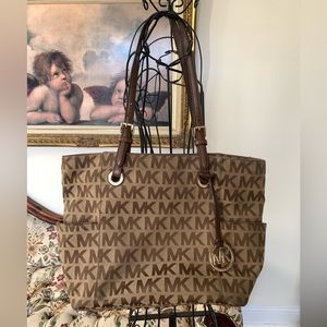 Michael Kors Classic Signature Logo Jet Set Purse Bag